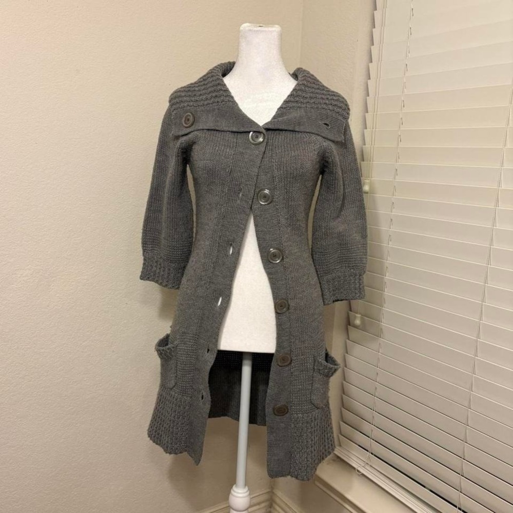 Love Lola size M light gray‎ foldover collar long button up cardigan